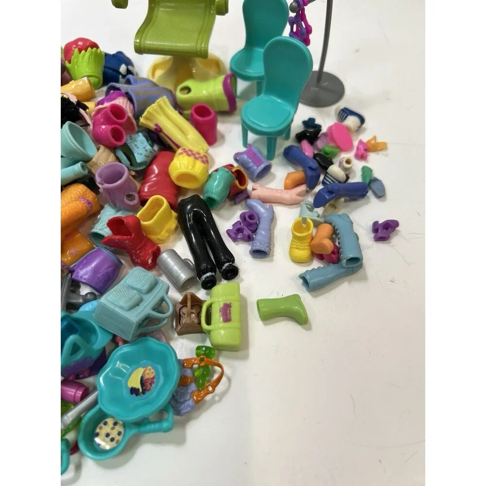 Mixed Lot of Polly Pocket Accessories Hangers Jewelry Boxes Brushes Chairs